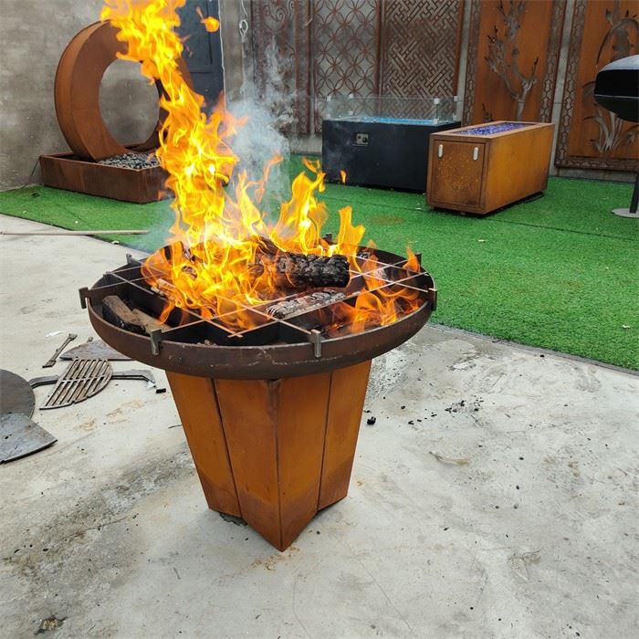 Rusty Exterior Bbq Grill Wood Burning Corten Steel Grill