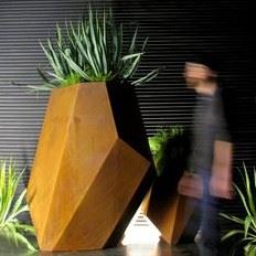 Custom Shape Outdoor Plant Pots suppliers